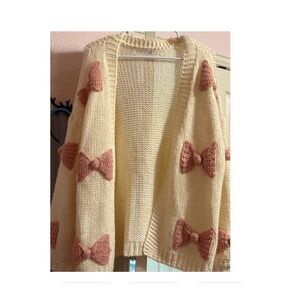Cream Cardigan with Pink Bow Details🎀